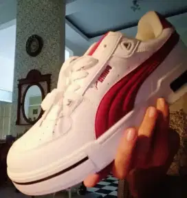 SEPATUUU SNEAKERSS PUMAA CARASAL WHITE n MAROON UNISEX