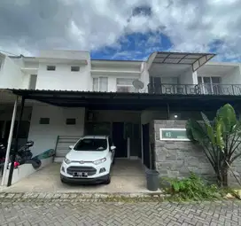 Dijual cepat rumah 2 lantai area Surabaya Barat