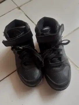 Sepatu sekolah anak size 31