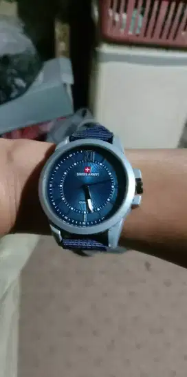 Jam tangan Swiss Army