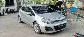 DIJUAL CEPAT!! KIA RIO SE 1.4 MT 2012 harga (nego tipis)
