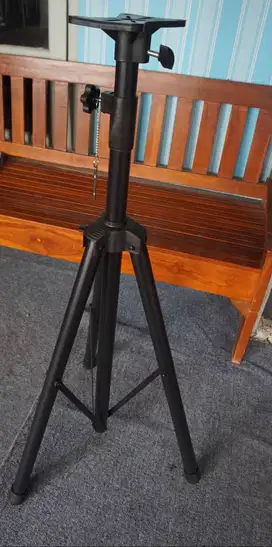 stand speaker  model tripod untuk speaker aktif \ pasif model fiber