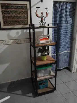 Rak pajangan dari besi