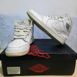 Sepatu nike air jordan mid 1 cool white grey