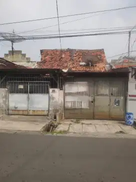 Dijual rumah tua hitung tanah cocok untuk gudang atau kost