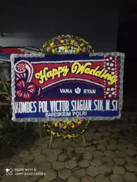 Happy Wedding: Bunga Papan Elegan, Kirim Cepat dan Murah