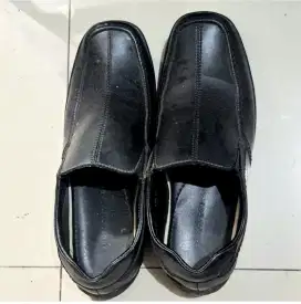 Sepatu pantofel pria Yongki Komaladi ASLI  sepatu kerja kondangan