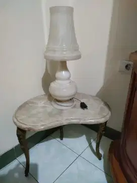 MEJA NAKAS SUDUT MARMER LAMPU MEJA MARMER