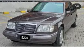 Jual BU Mercedes Benz Boxer W124 E220 MT