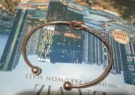 Gelang gold bentuk ikat love