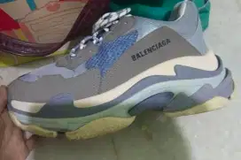 Sneakers balenciaga triple S
Size : 40