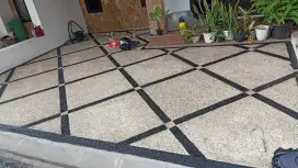 Lantai carport bermotif