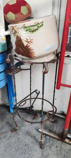 Dispenser keramik kaki besi bekas murah