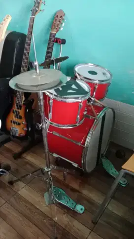 Drum set lengkap pedal