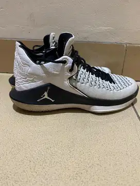 Sepatu basker air jordan