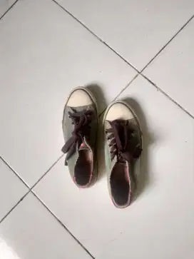 Sepatu Levi's untuk wanita