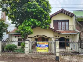 Rumah Nyaman 2 lantai, lokasi pinggir jalan