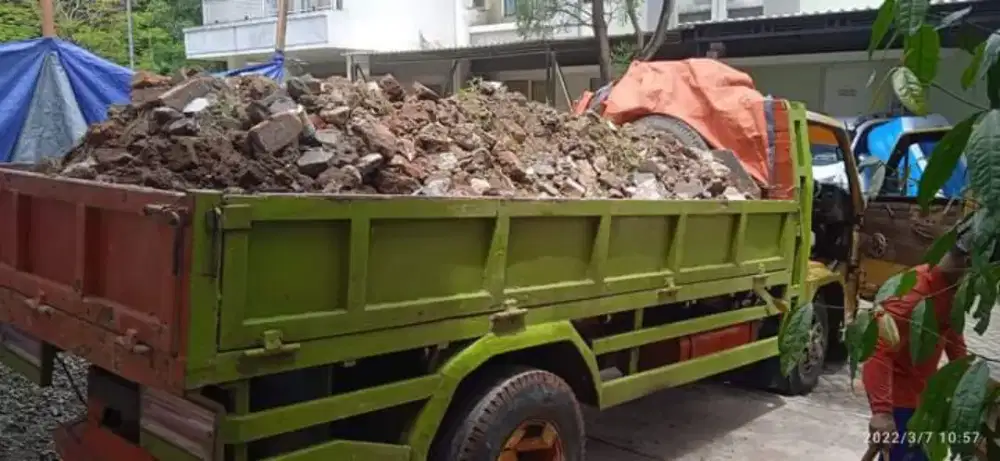 Tukang angkut puing, tanah sampah
