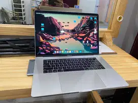 Macbook Pro 15 In 2018 i7 Dual VGA 16 / 500gb