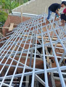 RENOVASI ATAP LAMA KE BAJA RINGAN MURAH TERPASANG