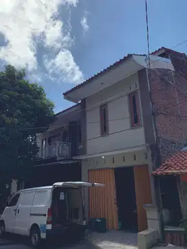 Rumah + Kost Putri 2 Lantai 350 m2 di Dekat UNS Jebres, Solo