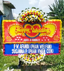 Rayakan Pernikahan dengan Bunga Papan Happy Wedding, Kirim Cepat