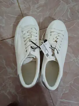 Sepatu zara nomor 38