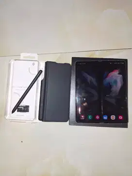 Samsung Galaxy Fold 3 12/256GB Mulus, Bonus casing dan S-Pen original