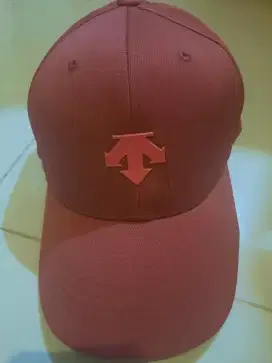 Topi DESCENTE Warna Marun