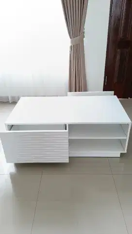 Meja cofe, sudah rakit tinggal pakai, masih ada plastiknya.