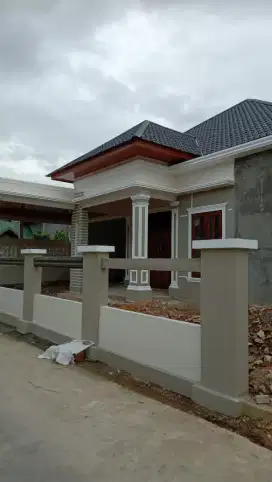 Tukang cet rumah dan lainnya.