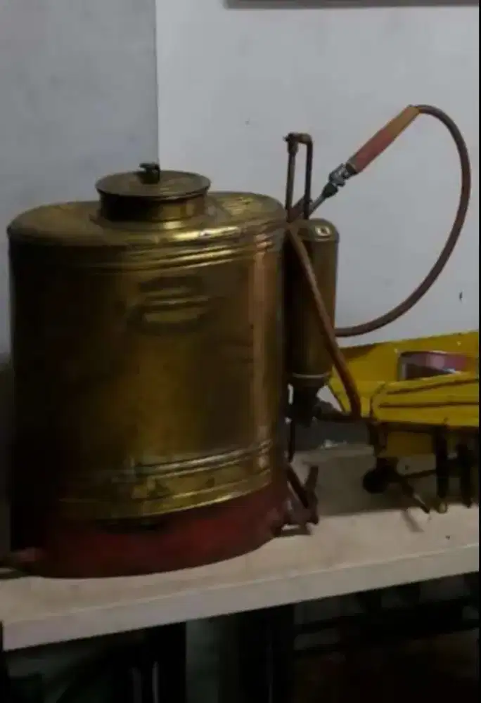 PAJANGAN PEYEMPROTANAN HAMA VINTAGE