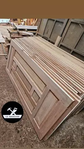 Pintu meranti ulin