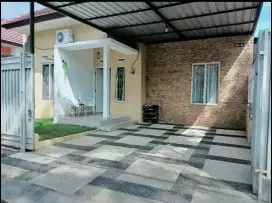 Dijual Rumah Cantik, posisi di hook, depan taman, menghadap utara