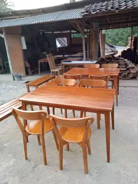 Meja kafe, meja makan, meja warung