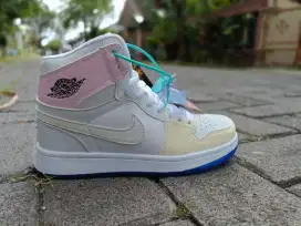 Sepatu Basket Anak AJ1 High White Bunglon