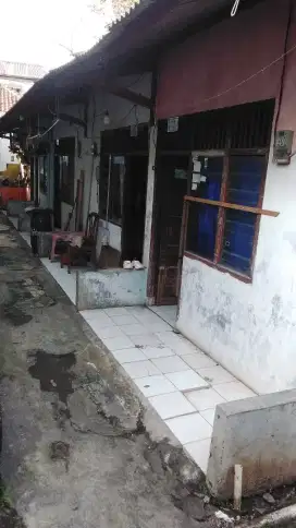 Kontrakan lima pintu