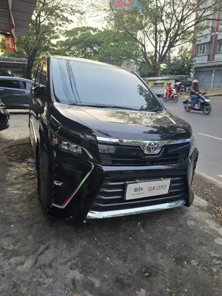 Toyota Voxy 2019