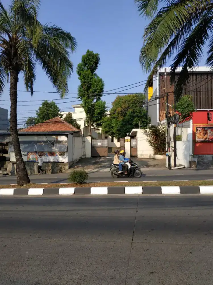 DIJUAL RUMAH KAWASAN PASAR MINGGU