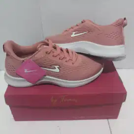 Sepatu Wanita Thomas