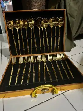 JUAL SENDOK GARPU FULL SET GOLD EMAS