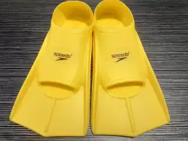 Sepatu Katak Anak SPEEDO ukuran XS, baru dipakai 1x karena kebesaran
