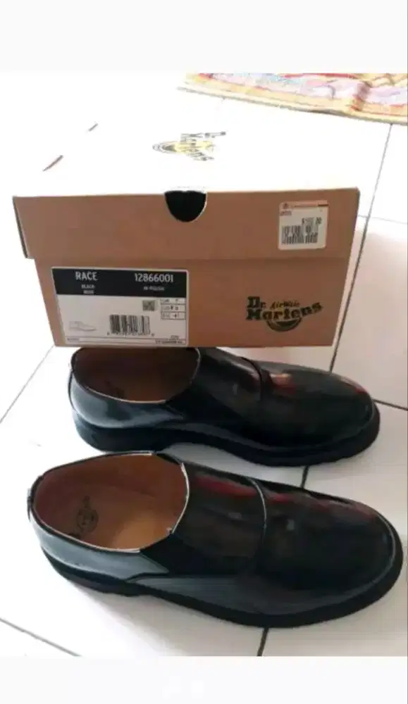 Dijual sepatu pria  Dr.Martens asli