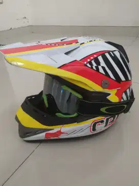 helm trail anak