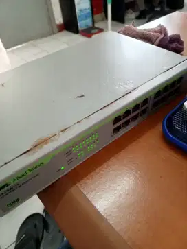 Allied Telesyn Telesis Fast Ethernet Switch
Model : AT-FSW716