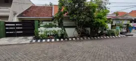 Rumah Hook depan kampus UPN