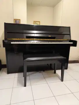 Piano yamaha seri LU 80.