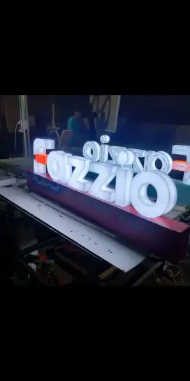 neon box dan huruf timbul