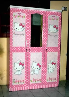 LEMARI PAKAIAN 3 PINTU A PANEL CHARMMY KITTY WDM-1332 CKT