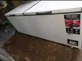 Jual freezer box mrk GEA AB 1200 L kondisi barang normal